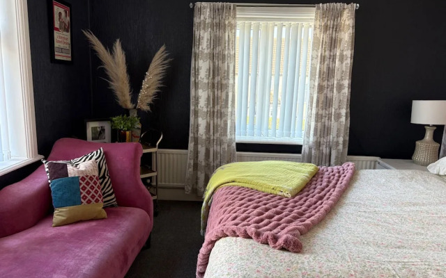 10 Guests - 5 Bedrooms - Free Parking - Petok