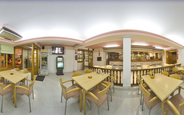 Hostal Residencia Adelino
