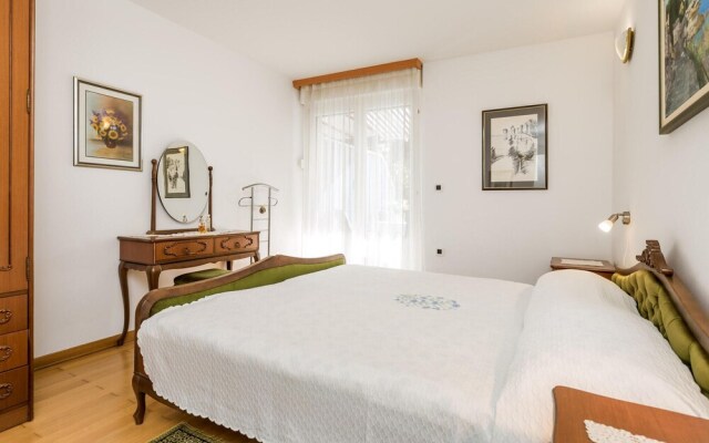 Beautiful Apartment in Icici With Wifi and 1 Bedrooms