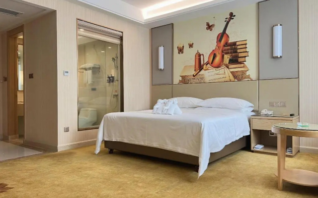 Vienna Hotel (Huidong and Run Pedestrian Street)