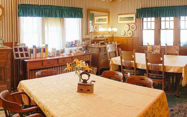 Old Iron Inn Bed and Breakfast