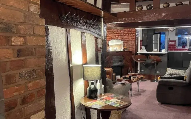 Gloucester - 2 Bed House - Sleeps 7 - Pet Friendly