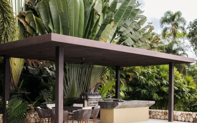 w Amazing 4BR Villa at Mesa de Yeguas