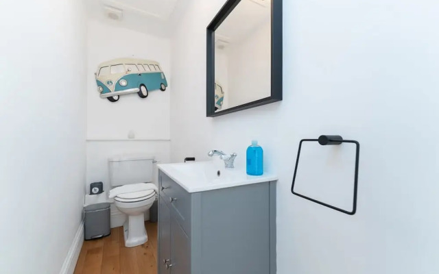 Host Stay Sunny Terrace on Robert Street