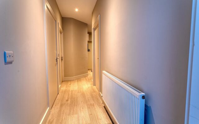 The Larry Mullen Suite - hiphipstay