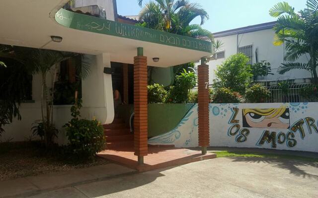 Los Mostros Hostel