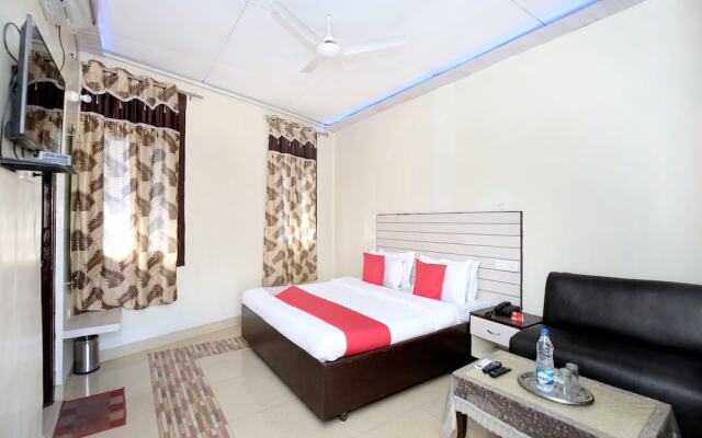 OYO 11595 Hotel Roxy