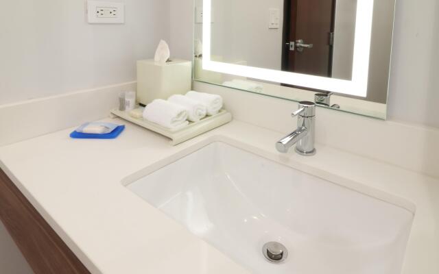Holiday Inn Express And Suites Ensenada Centro by IHG