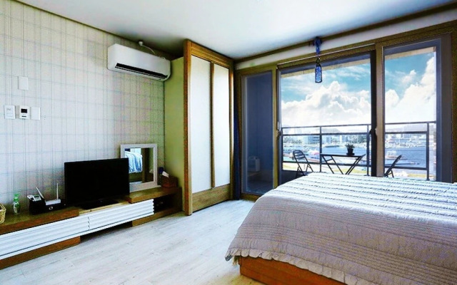 Tongyeong Cobalt Blue Pension