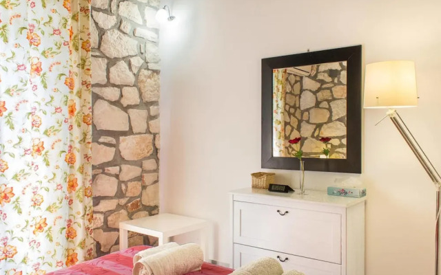 Welcoming Villa near Sea in Agrilia