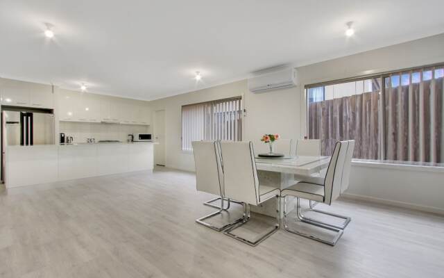 V & V Family Dream Away