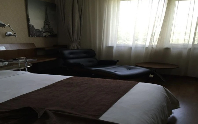 James Joyce Coffetel Qinhuangdao People Park Plaza