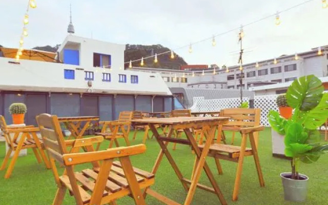 OYO Rooftop Hostel