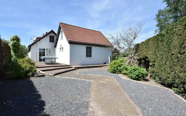 Luxury Holiday Home in Oostvoorne by the Lake