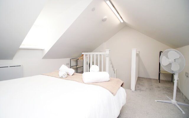 Skyline Immaculate 2-bed Apartment in Swansea