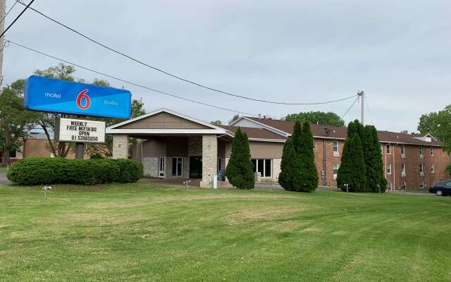 Motel 6 Rockford, IL