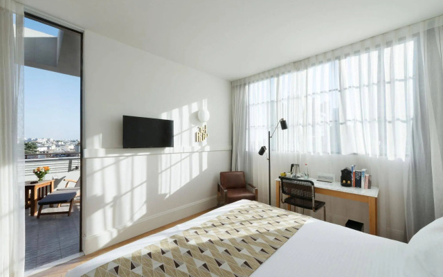 Lily & Bloom Hotel