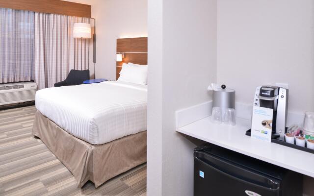 Holiday Inn Express Hotel & Suites Indianapolis Dtn-Conv Ctr, an IHG Hotel