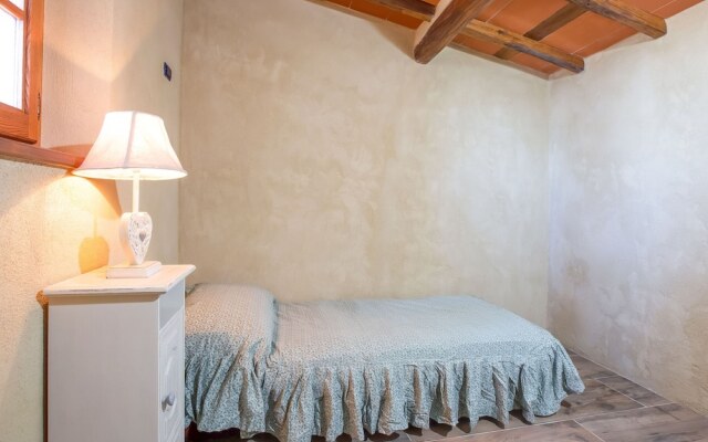 Cosy Holiday Home in Metato With Swimming Pool