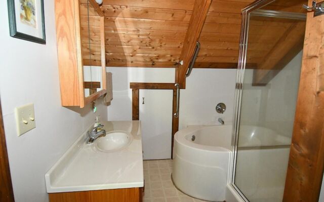 Lazy Bear Retreat - Classic Cabin!