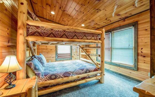 Standing Bear Lodge - Five Bedroom Cabin