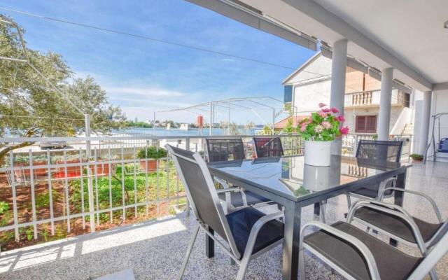 Apartment Dama-10m from beach