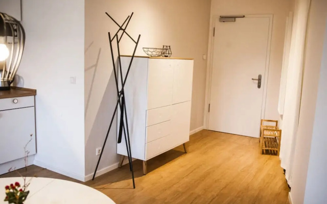 Narrow Luzin Modern Retreat