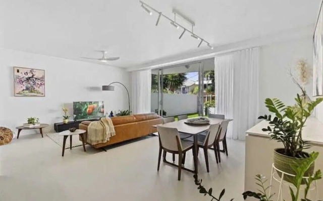Swell Apartments - by Burleigh Letting