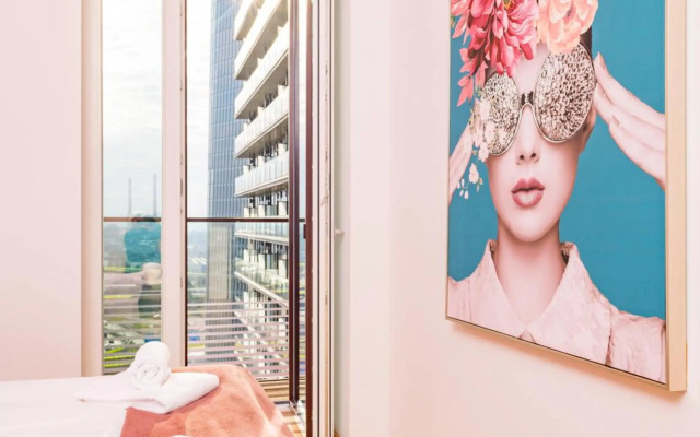 Triiiple Tower Dream Apartments with Rooftop-Summer-Pool by ichbucheAT