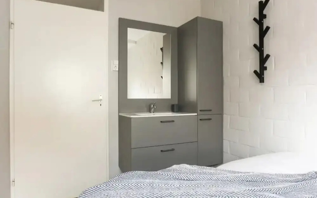 Modern Stay Near the Beach