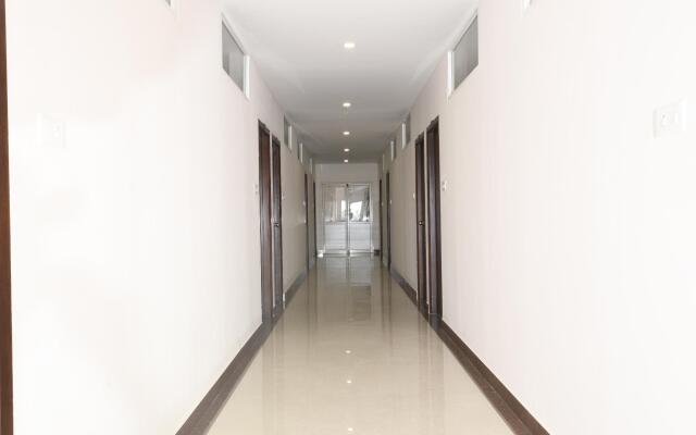 OYO 24285 Royal Plaza