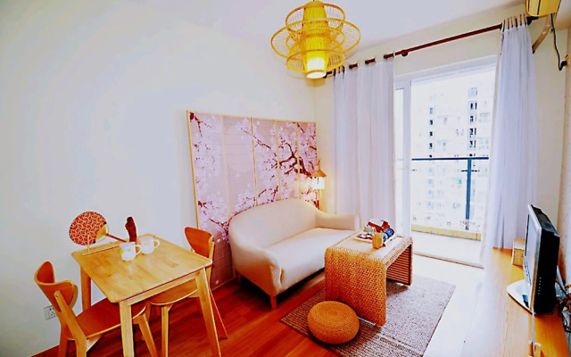 Avatar Old Days Queen Bed & High Rise View Futian
