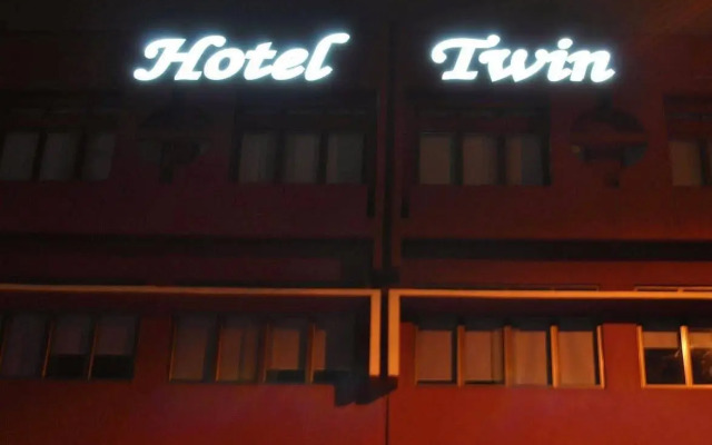 Twin Hotel