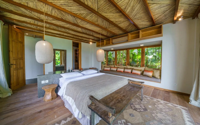 Villa Kauh - Luxury Tropical 5BR Villa