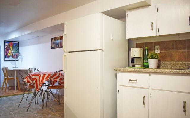 Downtown 2 Bedroom Family Home Next to Park