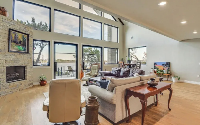 Newly Remodeled Lakefront Granbury Escape w/ Dock!