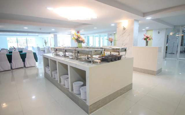 Convenient Grand Hotel