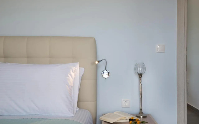 Niovi Seaside Suites
