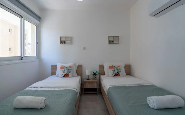 Andrea 3-BR Apt in Mackenzie With Pool