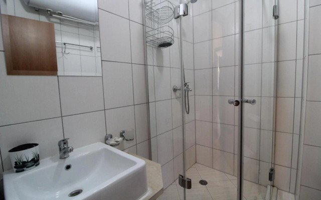 Pine Tree Apartment D34