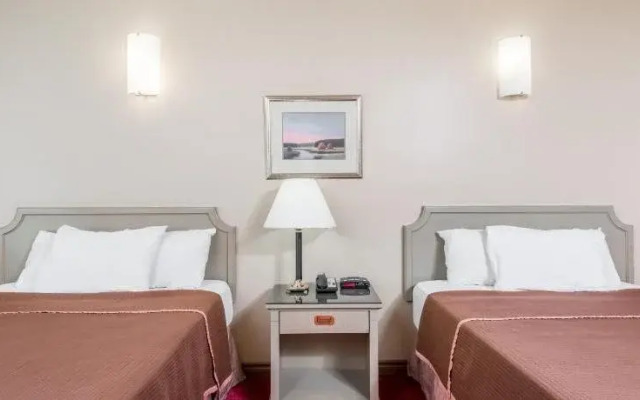 Howard Johnson Inn London