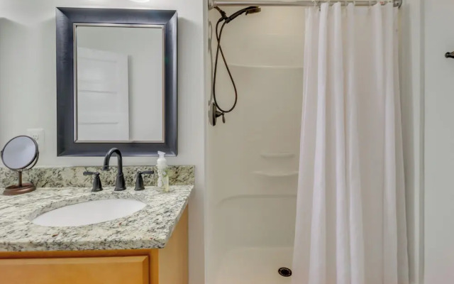 Warrenton Gem: Walk to Downtown!