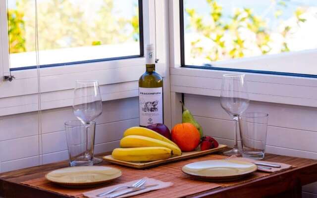 Inviting Arokaria Apartment in Panormo