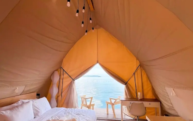 Floating Home in Reef Resort Unit 13