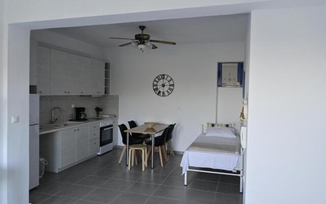 Isidoros Apartments