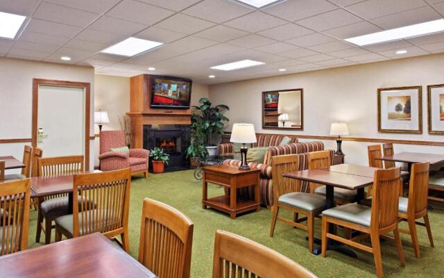 Country Inn & Suites by Radisson, Peoria North, IL