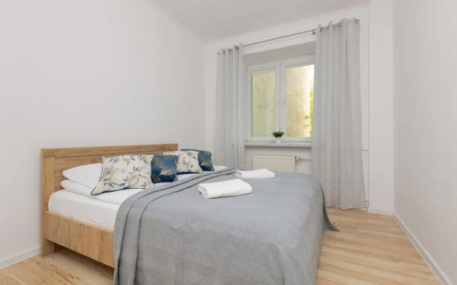Bright Apartment Wola by Renters