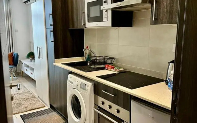 A007 Embassy Gardens Studio Apartm