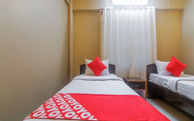 Oyo 18528 Field Residency Inn