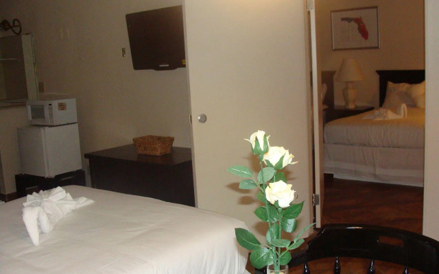 Sevilla Inn - Near Medieval Times